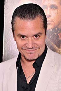How tall is Mike Patton?
